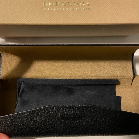 Burberry sunglasses - Picture 4 of 9